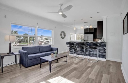 Hendricks and Venice Isles Apartment | Beach Isles Modern 1BR Apartment in Fort Lauderdale