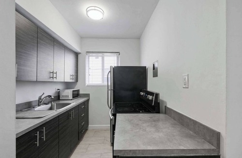 North Beach Apartment | Beach Retreat Modern Sunny Studio | Steps to Sand