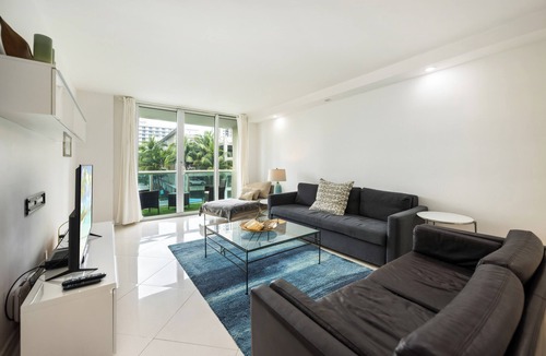 Sunny Isles Beach Condo | Beach Steps Away, Park View 1BR in Sunny Isles with WiFi, AC