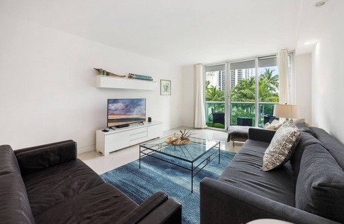 Sunny Isles Beach Condo | Beach Steps Away, Park View 1BR in Sunny Isles with WiFi, AC