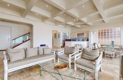Mussel Shoals House | Beachfront dream home with balcony, patio & direct beach access