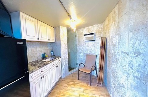 Galt Mile Apartment | Beachfront Escape Pool Stunning Beach Views