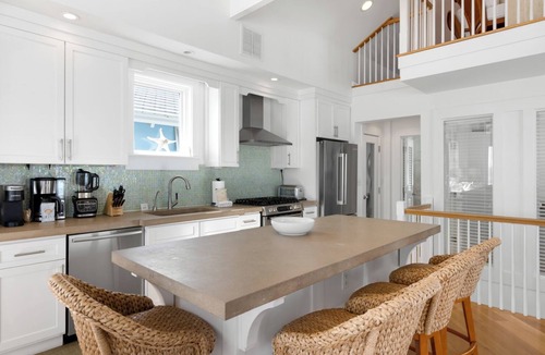 Sunnyside House | BeachFront Home + Guest Home, Private Pool & Beach
