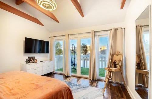 Pompano Beach Villa | Beachfront Oasis w Htd Pool Cinema Game-Room Tiki