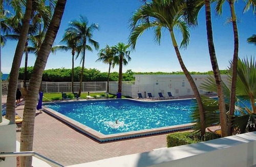 Mid Beach Condo | Beachfront | Pool & Direct Ocean Access