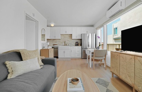 El Porto Apartment | Beachside 1BR Escape-King Bed +Full Kitchen