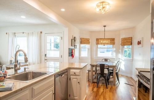 Huron House | Beachside Cottage- 1 min walk to sand and sun