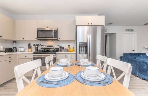 Harbordale House | Beachside w/Parking - Las Olas, Airport, Port Evg