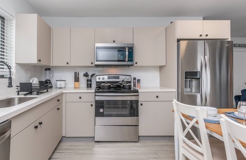 Harbordale House | Beachside w/Parking - Las Olas, Airport, Port Evg