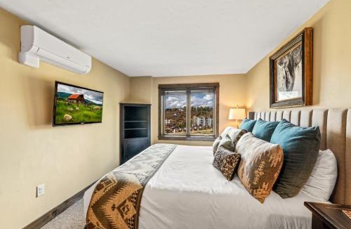 Steamboat Springs Apartment | Bear Claw 308 - Premier Ski-in Ski-out, Winter Shuttle & Slope-views!