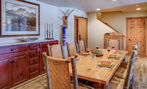 Steamboat Springs House | Bear Claw 510 - Ski-in Ski-out Condo!