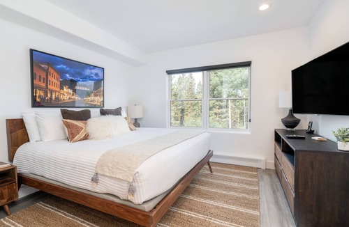 Mountain Village Hotel | Bear Creek Lodge 207b Hotel Room by Alpine Lodging Telluride