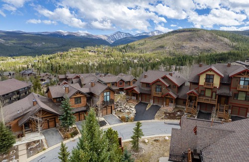 Bear Crossing House | Bear Haus Townhome w/Private hot tub