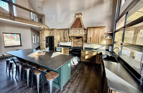 Rio Vista Estates House | Bear on the River - 4 bedroom tranquil home
