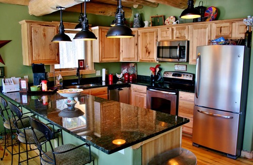 Leadville Cabin | Bear's Den-Pet Friendly! Close to Ski Cooper. Private lake access!