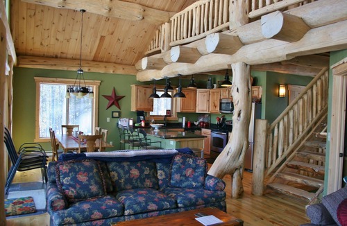 Leadville Cabin | Bear's Den-Pet Friendly! Close to Ski Cooper. Private lake access!