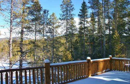 Leadville Cabin | Bear's Den-Pet Friendly! Close to Ski Cooper. Private lake access!