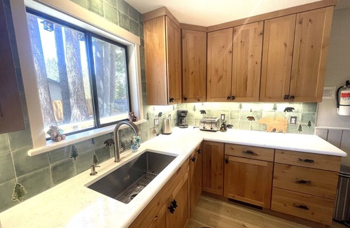 Pioneer Trail House | Bearbnb - Dogs + Remodeled + Awesome Yard