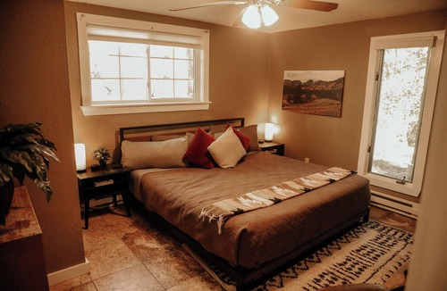 Drake Hotel | Bears Paw Duplex Cabin (#12) at The Woolly Bugger Inn