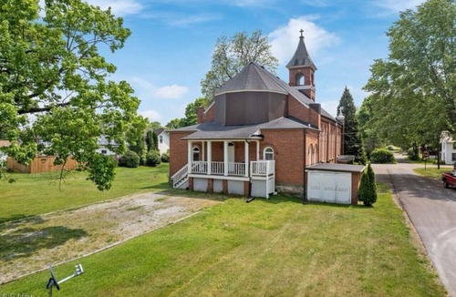 Bolivar House | Beautiful 1903 Church in Bolivar Sleeps 8-10