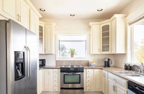 Fallbrook House | Beautiful 2-bedroom home with stunning views Sleeps 4 - 2 Bedrooms - 1 Bath