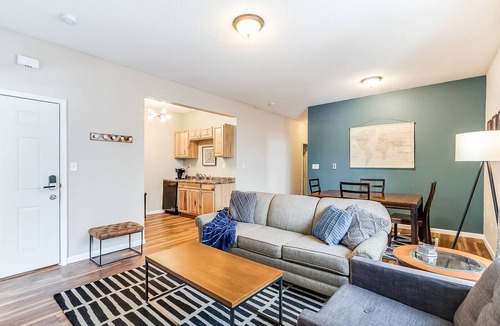 Cheyenne Apartment | Beautiful 2-Bedroom Park View