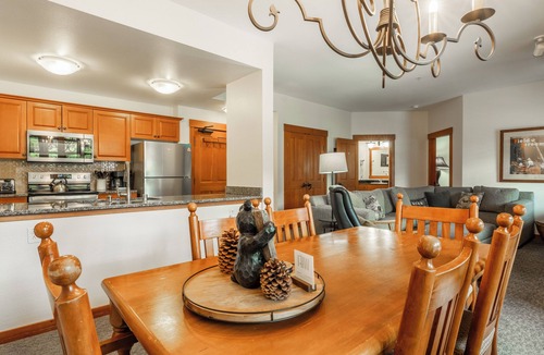 Mammoth Lakes Resort | Beautiful 2 BR/3 BATHS.TOP of the Grand Sierra Lodge!