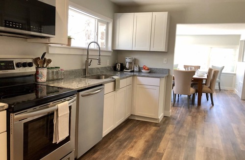 Cheyenne Canyon Cottage | Beautiful 3 BR Cottage in Cheyenne Canon-Minutes from trails, Broadmoor and zoo!