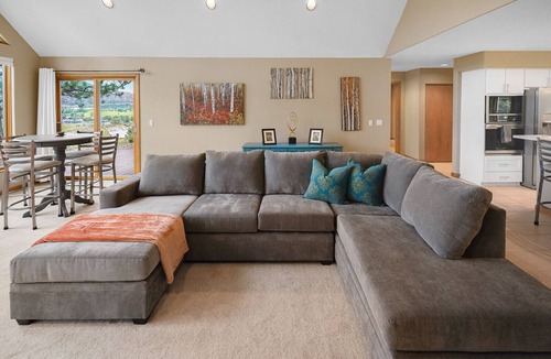Ridgway House | Beautiful 30+ Stay | Amazing Views | Large Deck | Air Conditioning