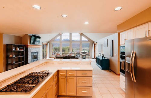 Ridgway House | Beautiful 30+ Stay | Amazing Views | Large Deck | Air Conditioning