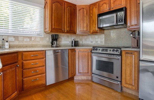 Fremont House | Beautiful 3BR House in Fremont w/ Parking