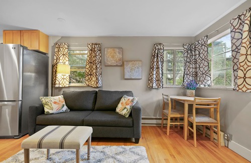Cheesman Park House | Beautiful Carriage House | Near Botanical Gardens | On site parking