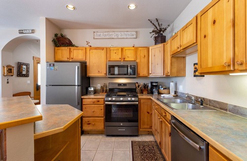 Keystone House | Beautiful Condo Nestled in the Pines/Shared Hot Tub/On Shuttle Route To Slopes