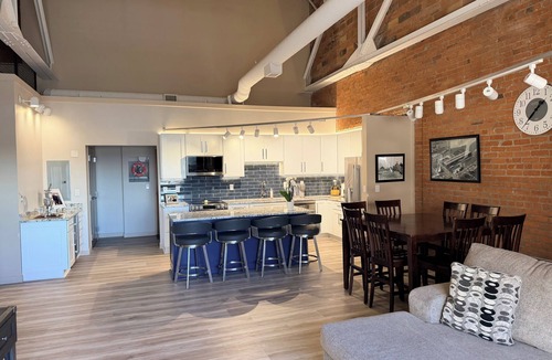 Sandusky Condo | Beautiful Condo on Lake Erie Sleeps 11 8 beds