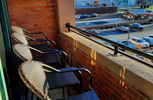 Sandusky Condo | Beautiful Condo on Lake Erie Sleeps 11 8 beds