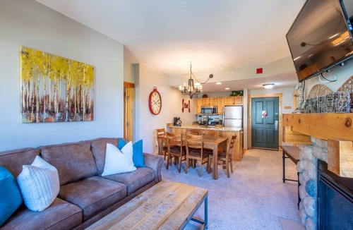 Copper Mountain Village Condo | Beautiful condo in the heart of Copper's Center Village. Free WiFi, Parking.