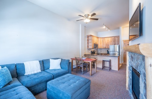 East Village at Copper Condo | Beautiful condo, just steps from Super Bee, Vaulted Ceilings! Free WiFi