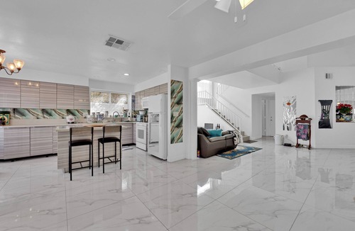 Las Vegas House | Beautiful Designed Charming 3-bedroom house with WiFi, AC in amazing Las Vegas
