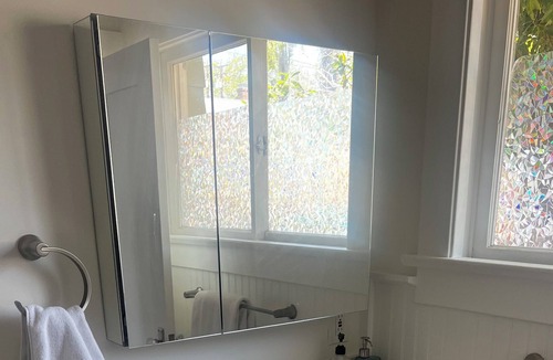 Oak Park Cottage | Beautiful Downtown Fully Furnished Executive Cottage