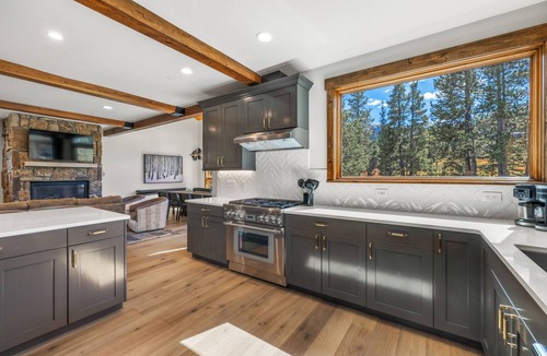 Copper Mountain House | Beautiful Executive Ski In/Ski Rooftop Hot tub! LR962