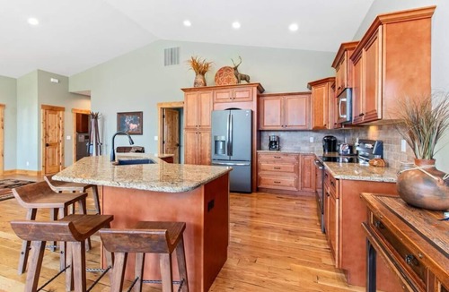 Estes Park House | Beautiful Home - Hot Tub & Mountain Views