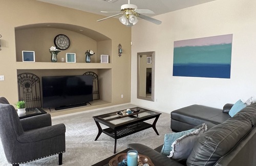 Bullhead City House | Beautiful home with pool/spa 5 minutes away from Laughlin casinos/river