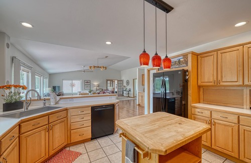 Nathrop House | Beautiful Home with Breathtaking Views!