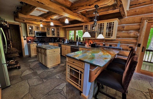 Purgatory Cabin | Beautiful Log Cabin 3 Miles to Purgatory Ski Resort with Private Hot Tub