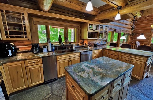 Purgatory Cabin | Beautiful Log Cabin 3 Miles to Purgatory Ski Resort with Private Hot Tub