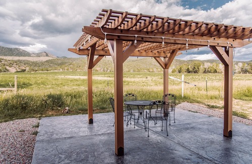 Montrose Cabin | Beautiful log cabin 7 miles from Black Canyon National Park