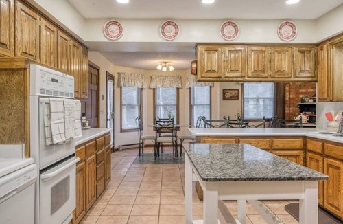 South Fork House | Beautiful mansion with antique decor, WiFi, and gas fireplace - near skiing