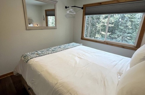 Spring Valley Cabin | Beautiful mountain getaway!