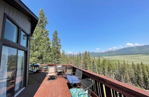 Michigan Hill Cabin | Beautiful mountain home with BREATHTAKING views!