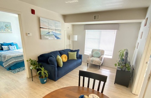 Centennial Apartment | Beautiful Oasis 2/2 with free wi-fi & parking!